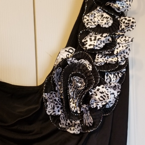 Black One-Shoulder Top - Picture 2 of 3